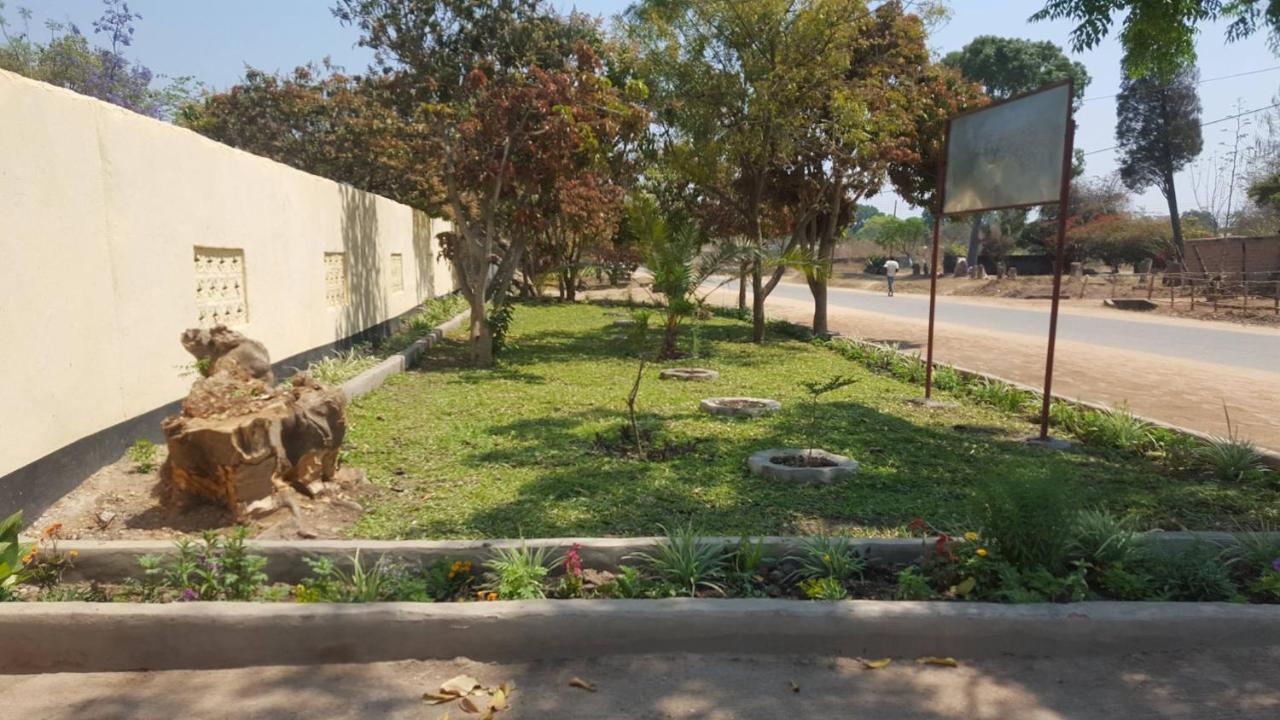 The Oasis Evergreen Lodge Choma Exterior photo