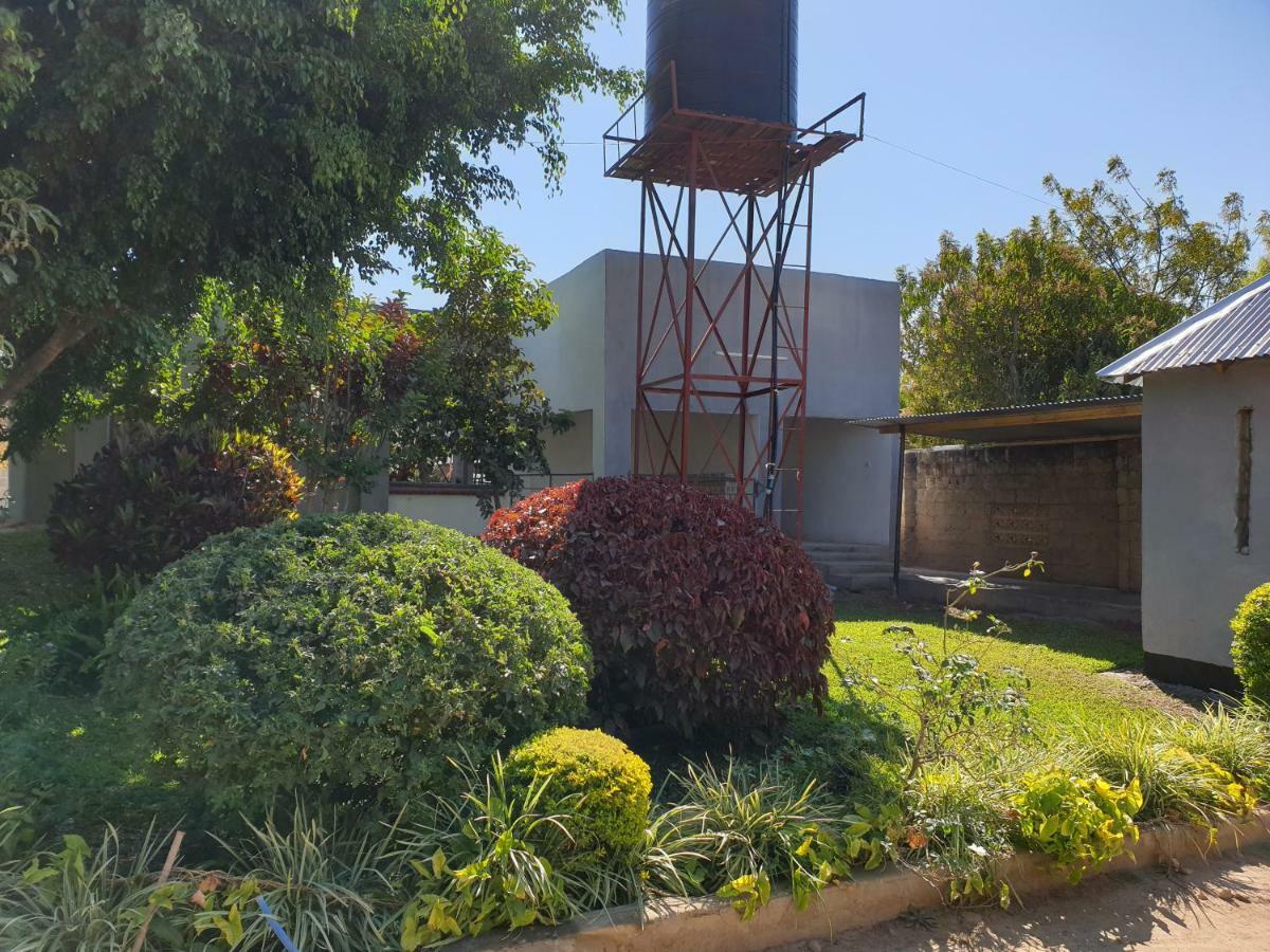 The Oasis Evergreen Lodge Choma Exterior photo
